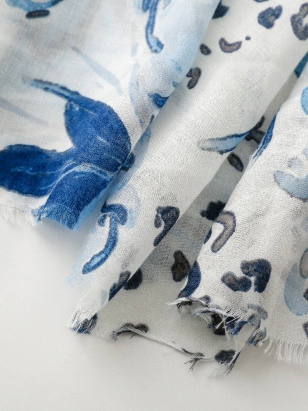 Scarvii - Classic Scarf with Leopard & Floral Print