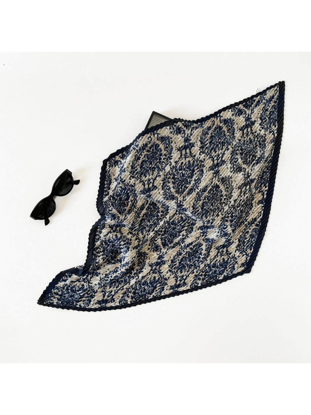 Scarvii - Abstract Leaf Pleated Scarf