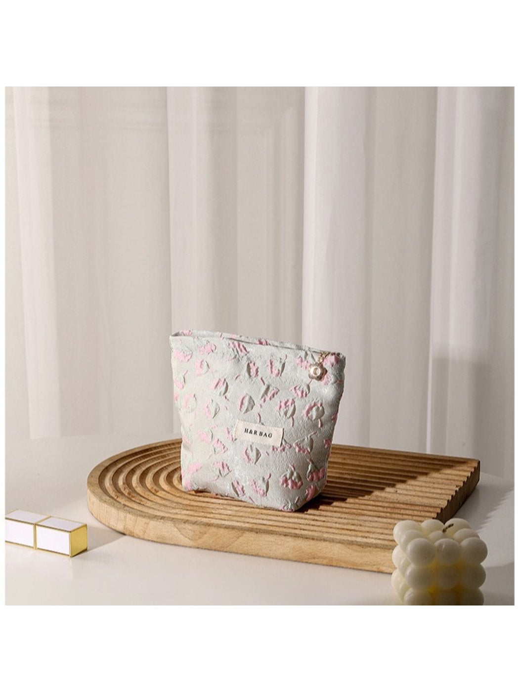 Cosbai - Fresh Embossed Floral Daily Handheld Bag