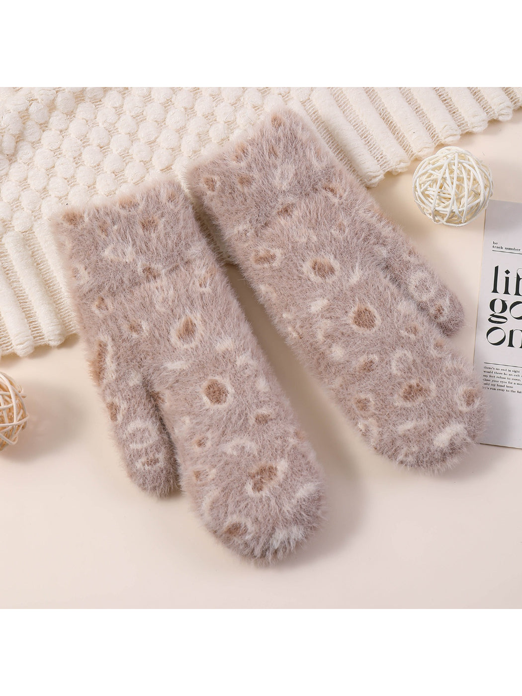 Gloving - Plush Leopard Print Mittens