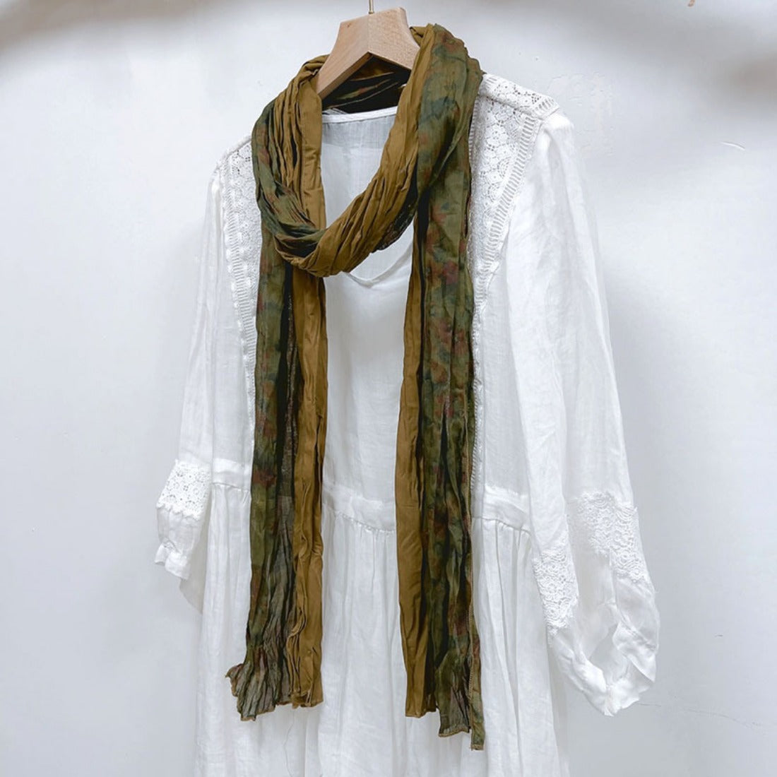 Scarvii - Narrow Pleated Spring Scarf