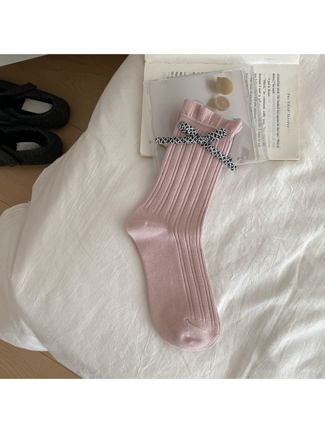 Rufia - Cross Pattern Bow Accent Ribbed Crew Socks