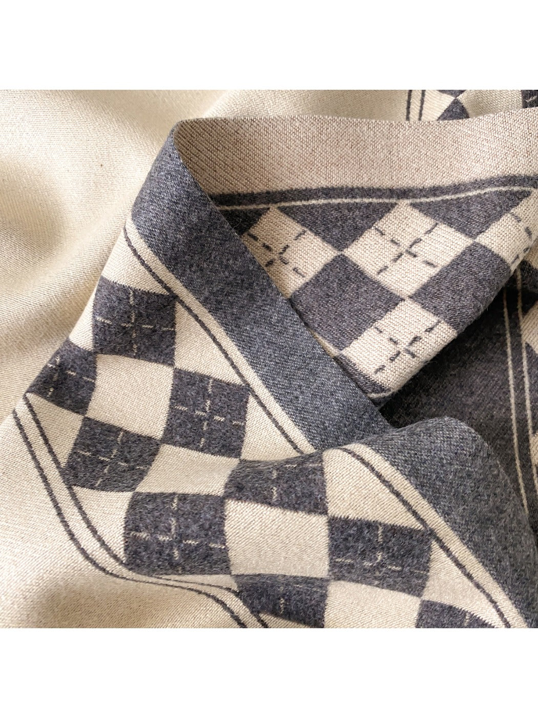 Scarvii – Elegant Checkered Winter Scarf