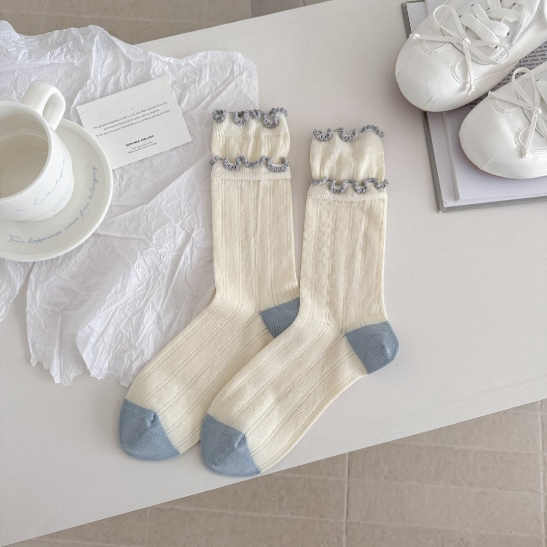 Rufia simple knit pattern crew socks in cream color on white background