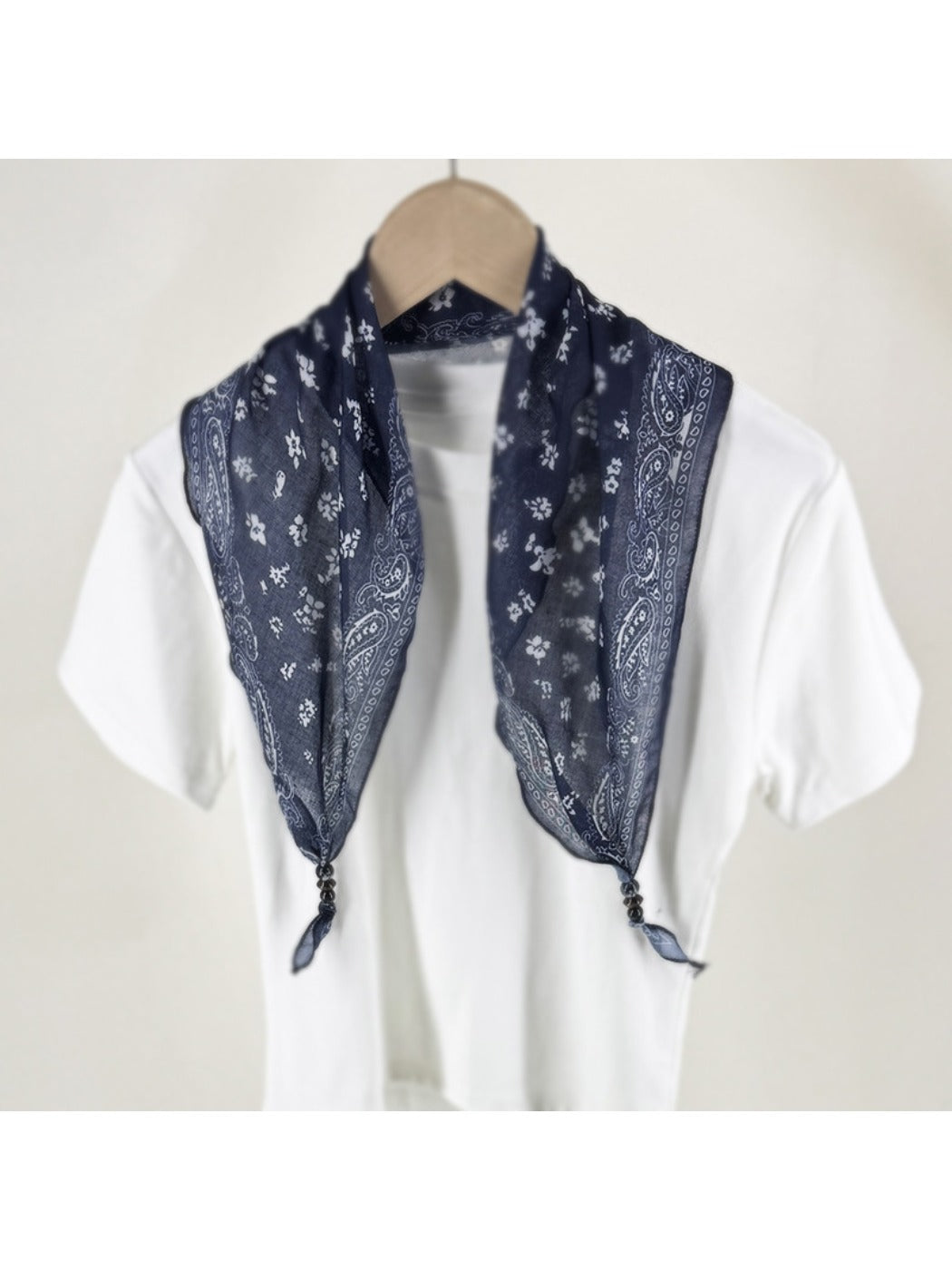 Scarvii - Vintage-inspired Diamond-cut Headscarf with Floral patterns