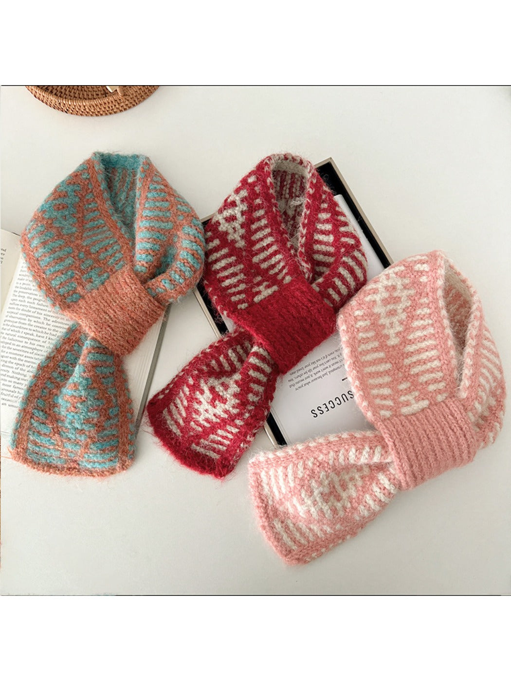 Scarvii - Two-Tone Knitted Scarf with Slip-Through Design