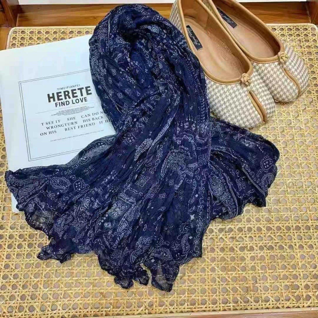 Scarvii - Vintage Pattern Lightweight Pleated Scarf