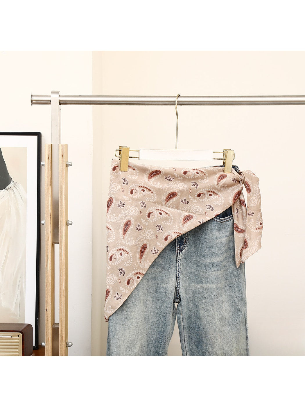 Scarvii - Retro Paisley Waist Styling Triangle Scarf