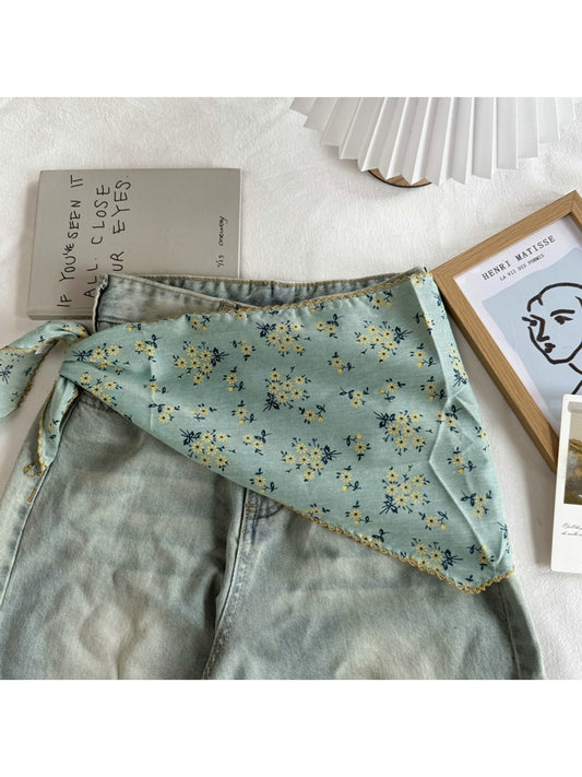 Scarvii - Vintage Floral Triangle Bandana