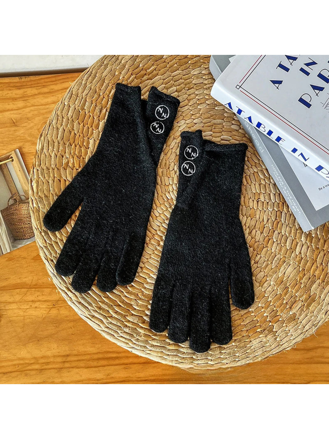 Gloving - Outlined Ball Detail Cuff Touchscreen Gloves