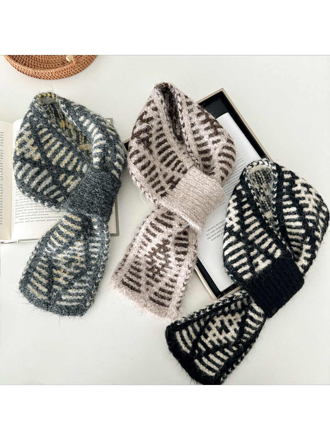 Scarvii - Two-Tone Knitted Scarf with Slip-Through Design