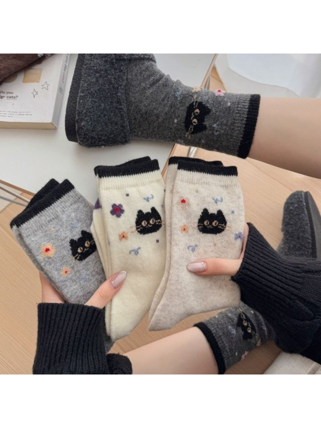 Rufia - Cat and Floral Knit Crew Socks