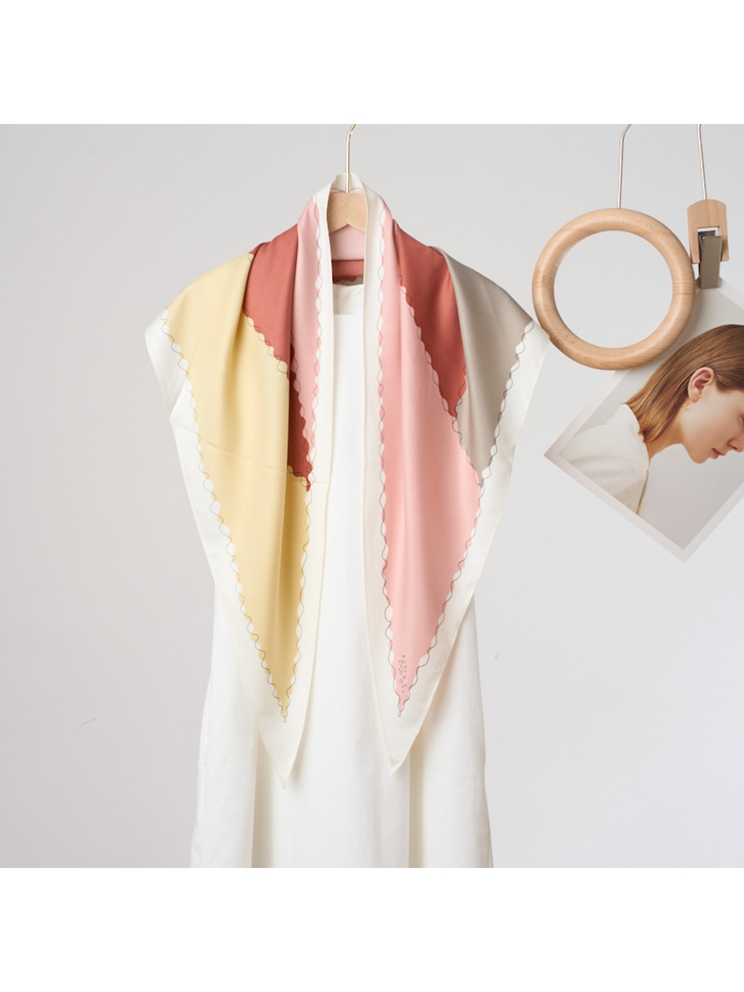 Scarvii - Modern Colorblock Elegant Triangle Bandana
