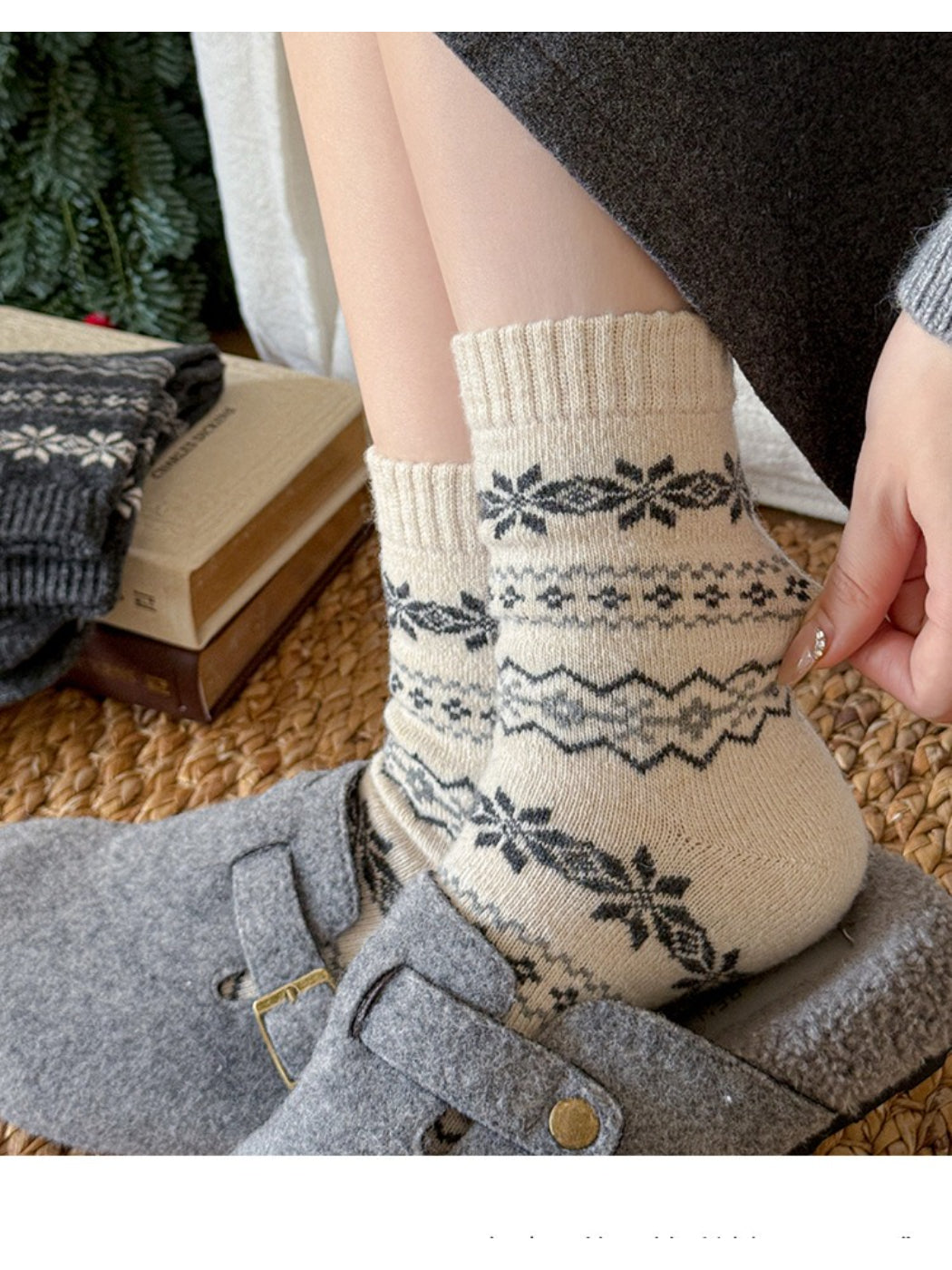 Rufia - Nordic Snowflake Pattern Crew Socks