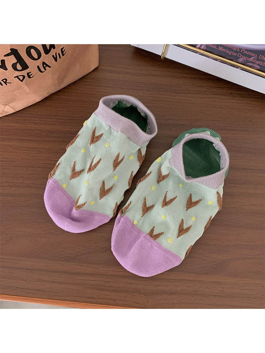 Rufia - Vibrant Abstract Pattern Low Ankle Socks