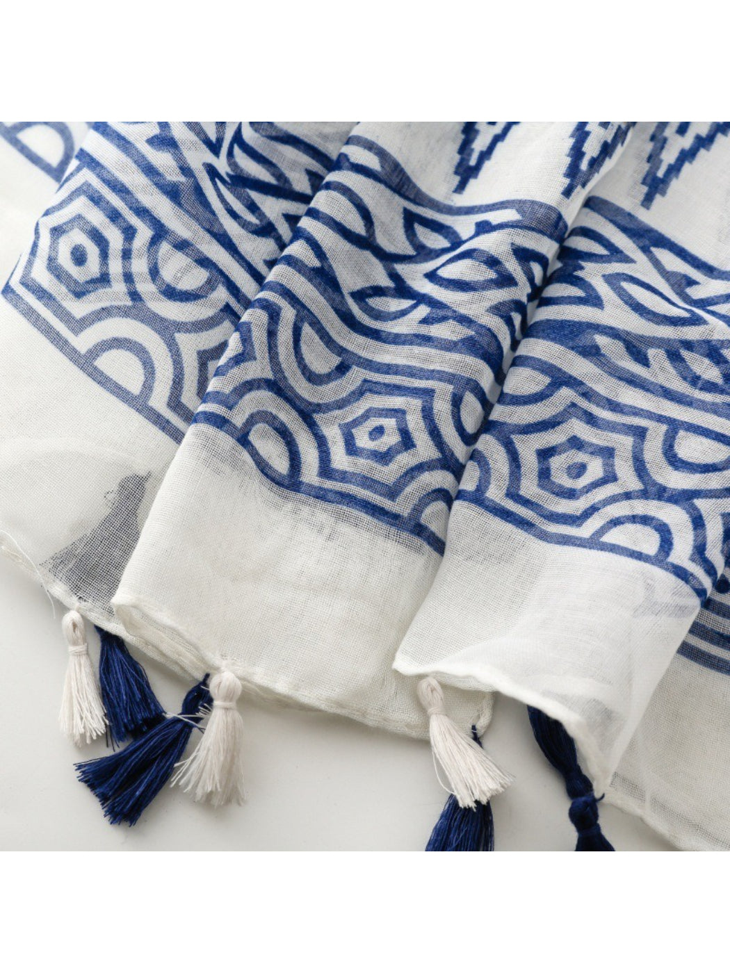 Scarvii - Classic Botanical Pattern Print Scarf