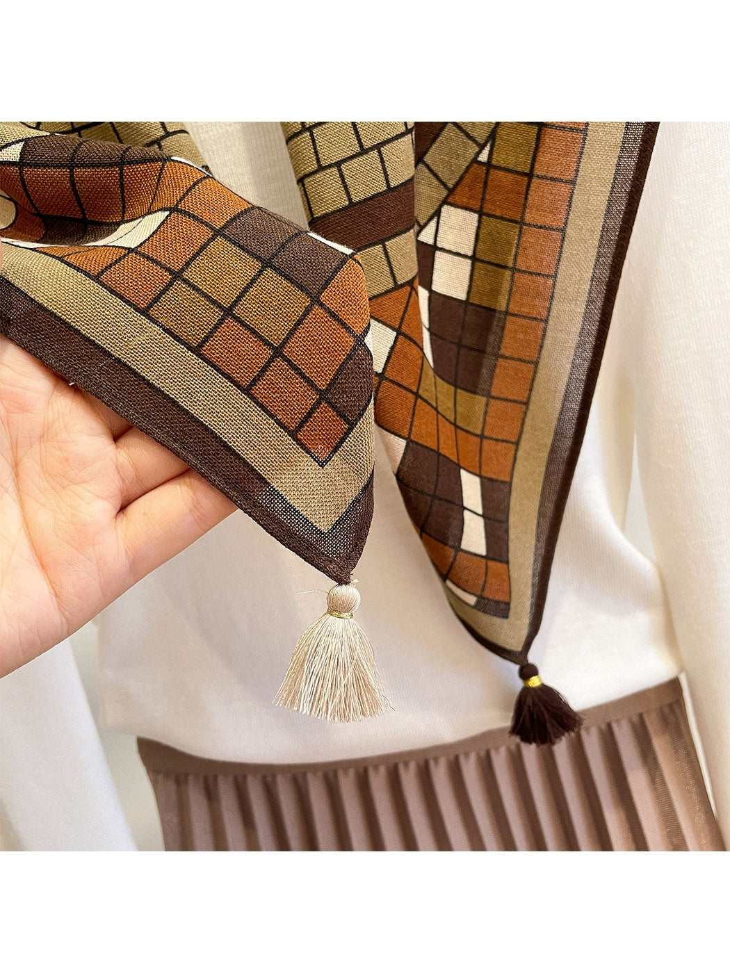 Scarvii - Retro Earthy Tone Circle Print Square Scarf