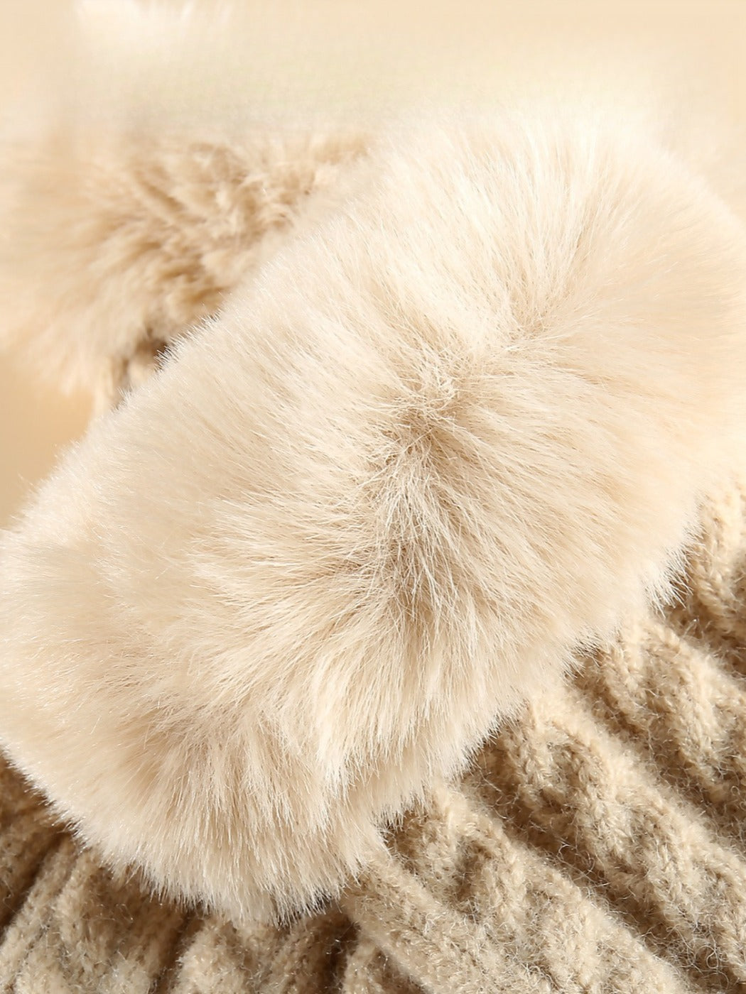 Gloving - Elegant Gloves with Fur Cuff