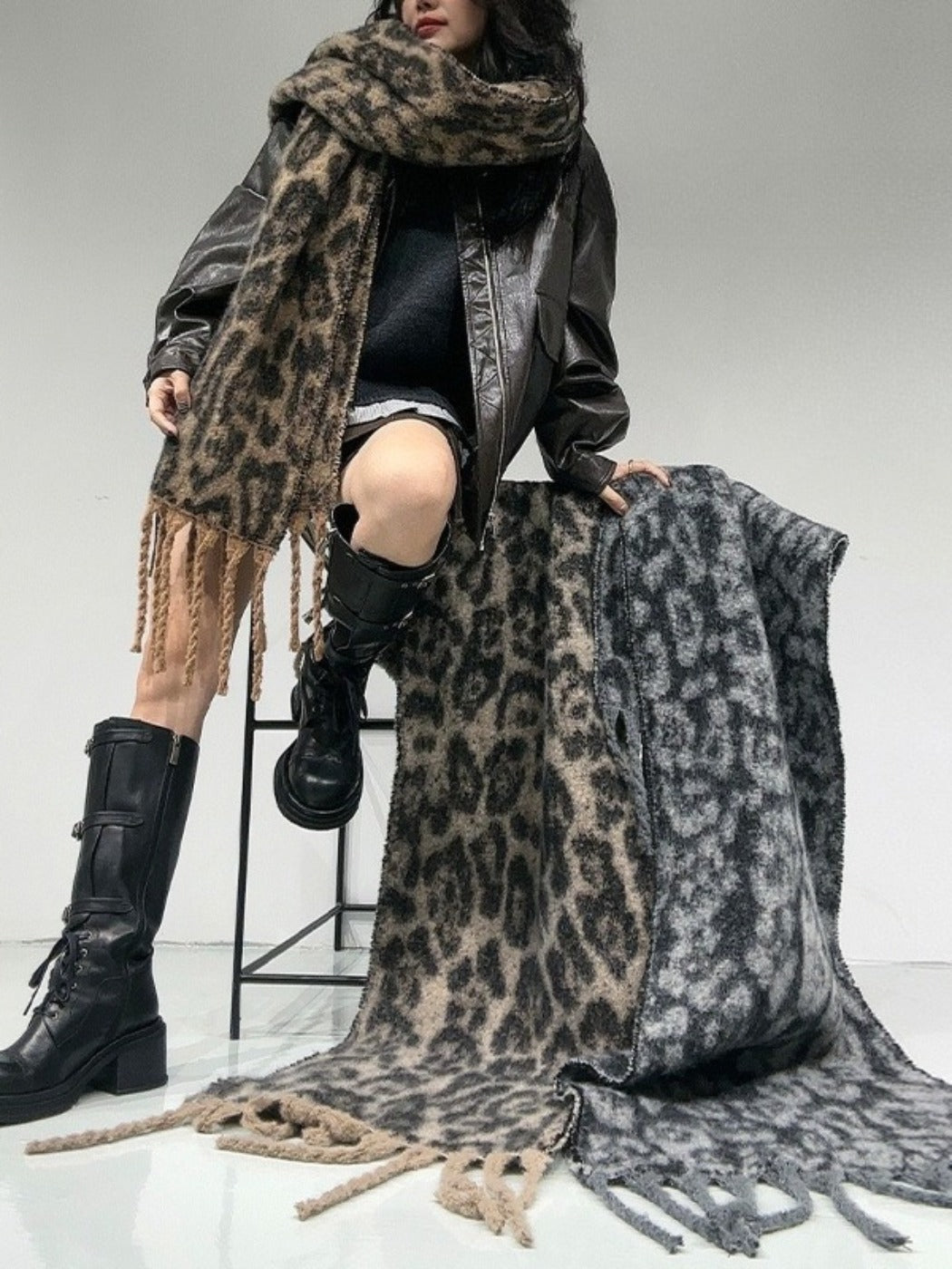 Scarvii - Vintage Warm Scarf with Leopard Print and Fringe