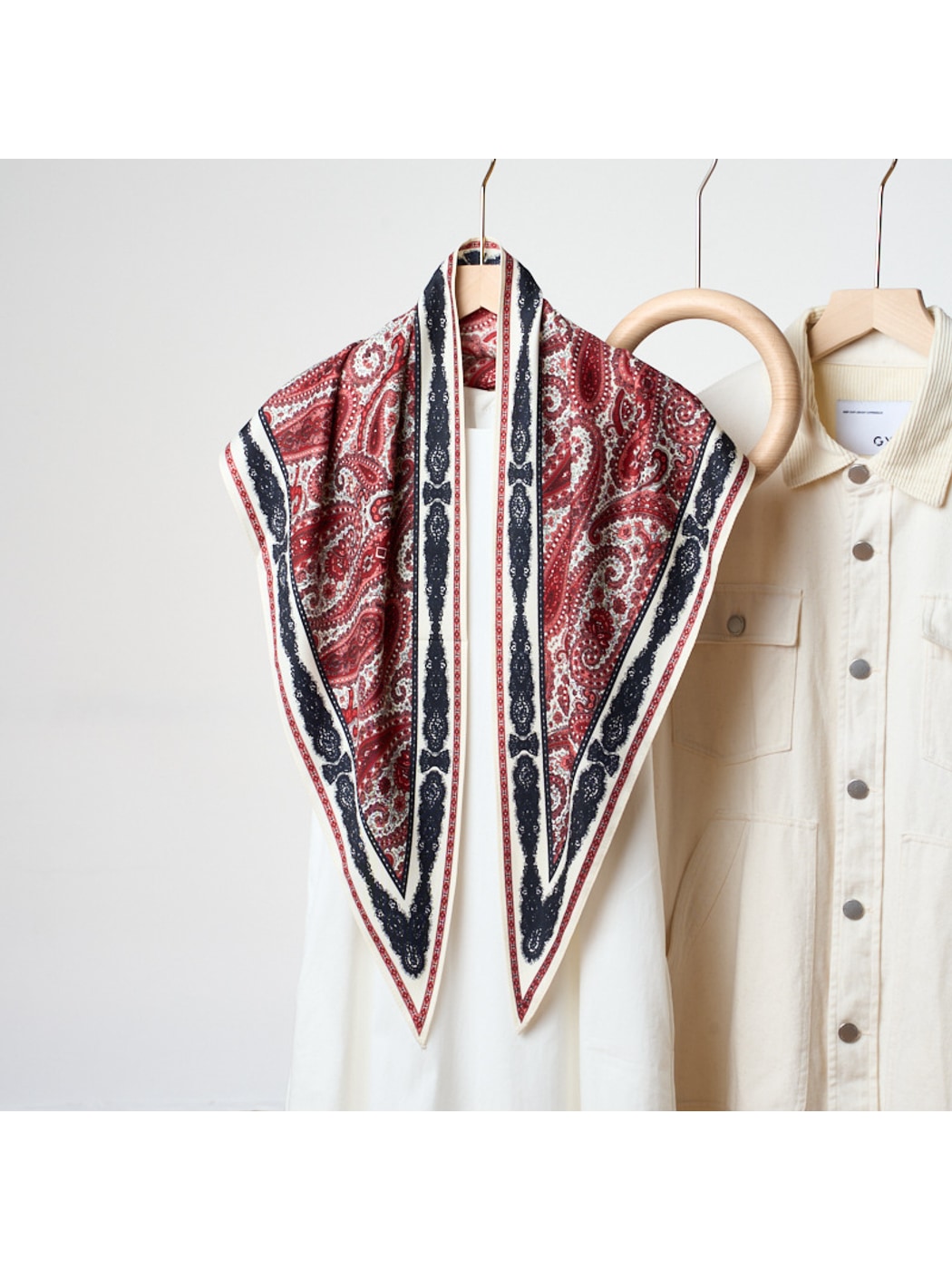Scarvii - Vintage Inspired Paisley Triangle Bandana