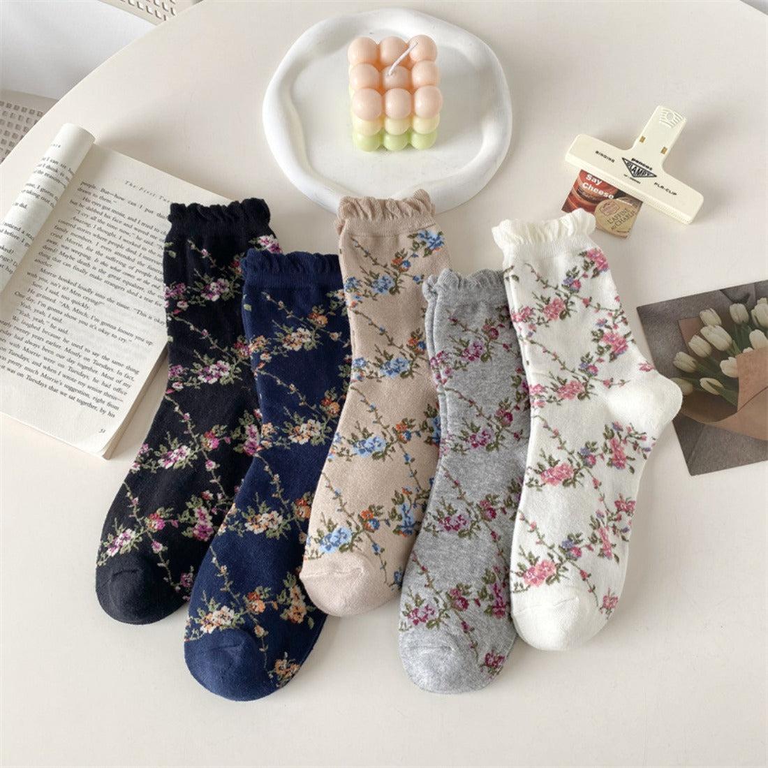 Rufia - Vintage Floral Lace Pattern Socks