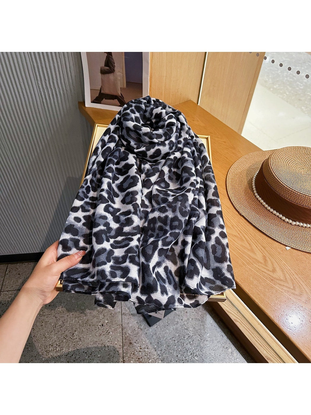 Scarvii - Elegant Leopard Print Fashion Scarf