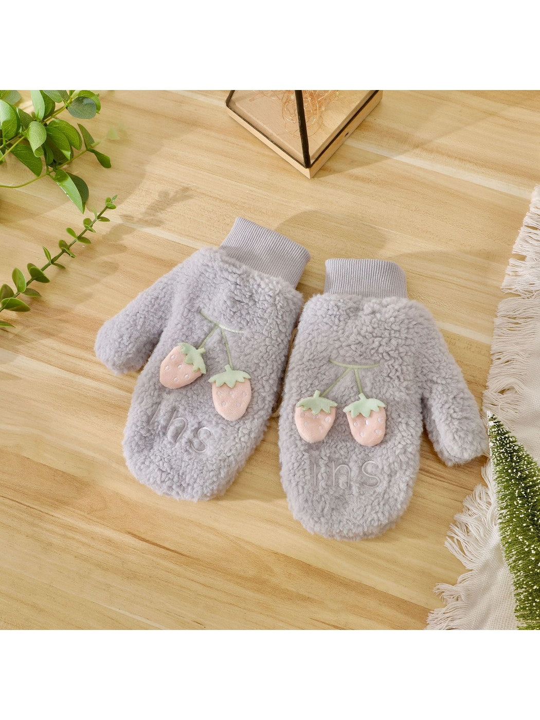 Gloving - Soft Plush Strawberry Detail Winter Mittens