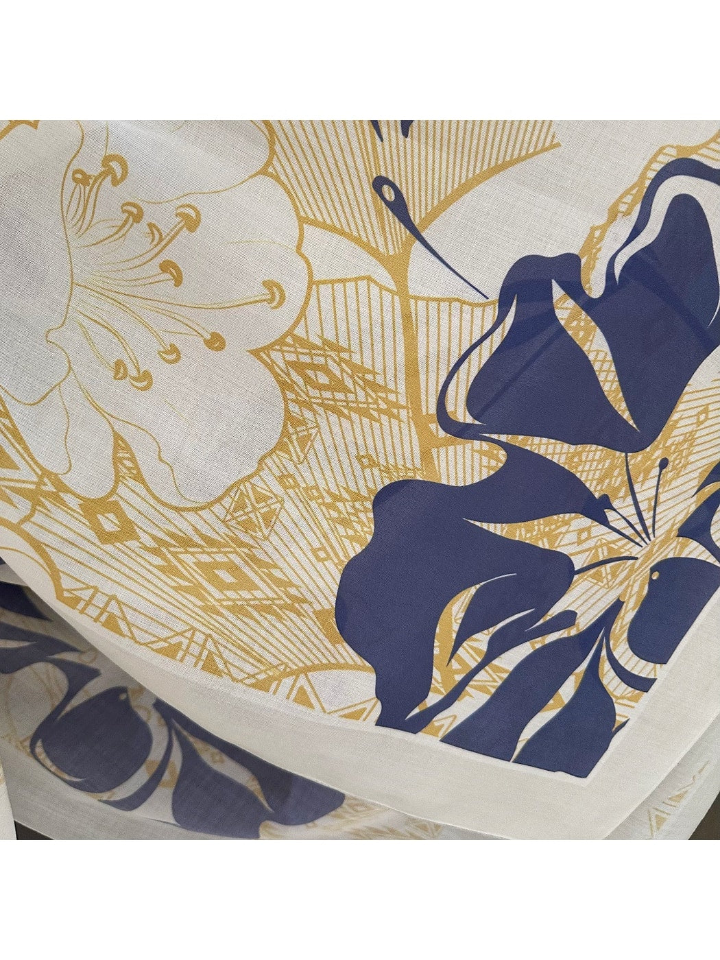 Scarvii - Blue Floral Print Elegant Square Scarf