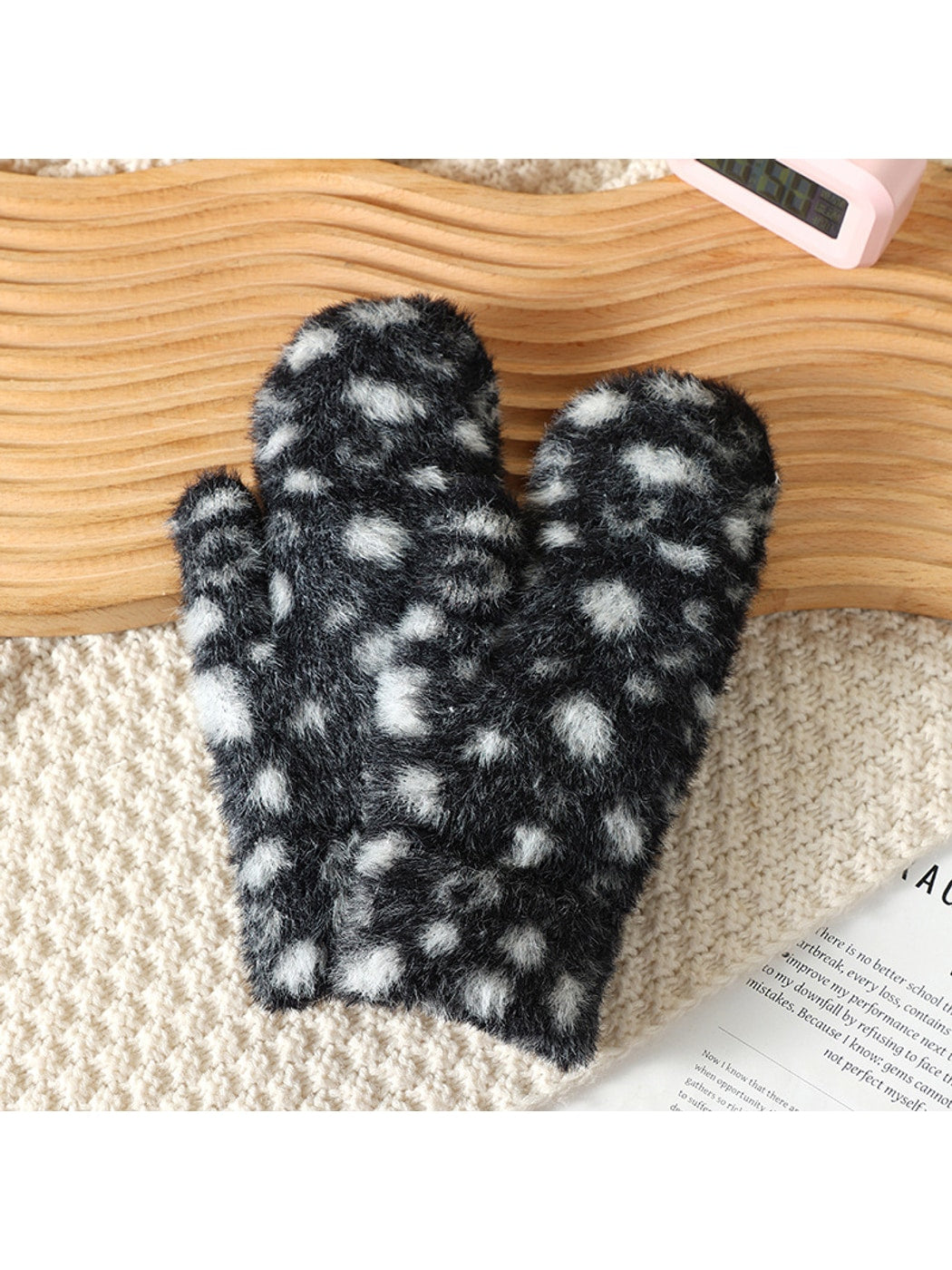 Gloving - Women's Fuzzy Leopard Print Mittens