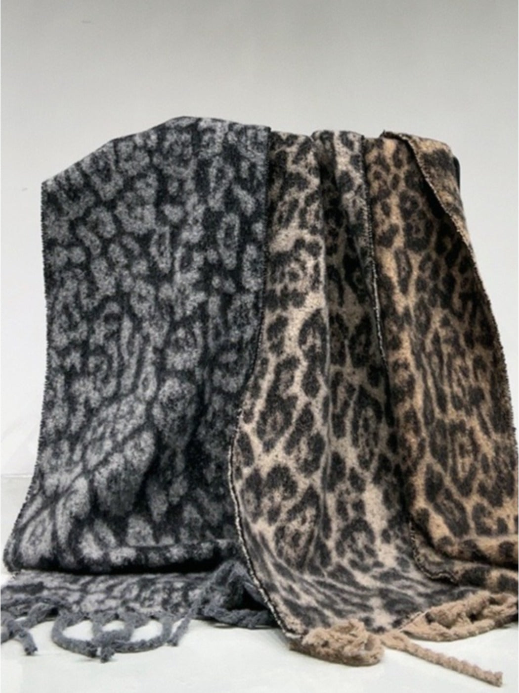 Scarvii - Vintage Warm Scarf with Leopard Print and Fringe