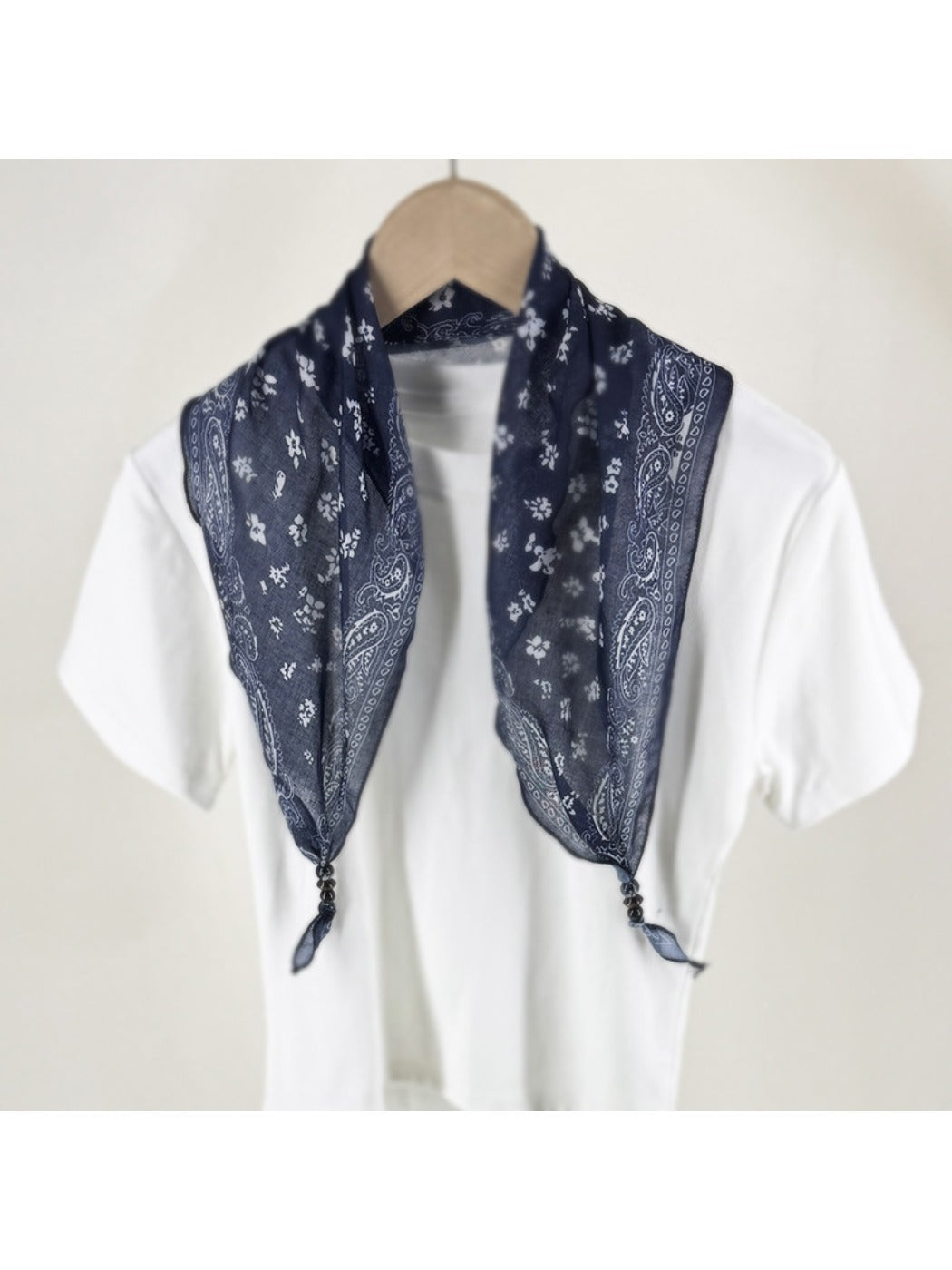 Scarvii - Vintage-inspired Diamond-cut Headscarf with Floral patterns