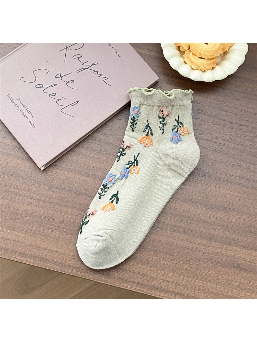 Rufia - Fresh Floral Ruffle Trim Ankle Socks