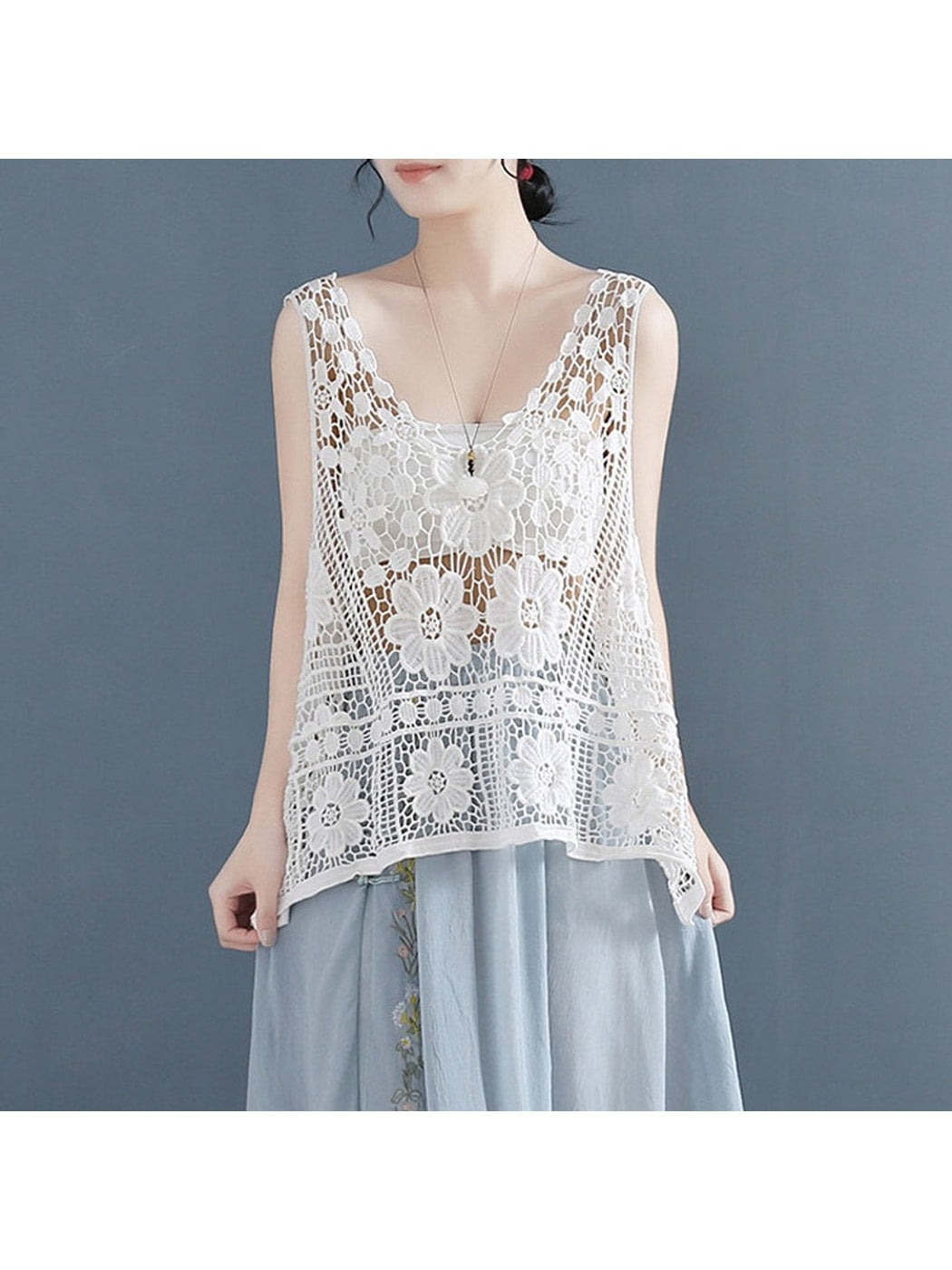 Crosa - Elegant Lace Hollow Out Sleeveless Vest