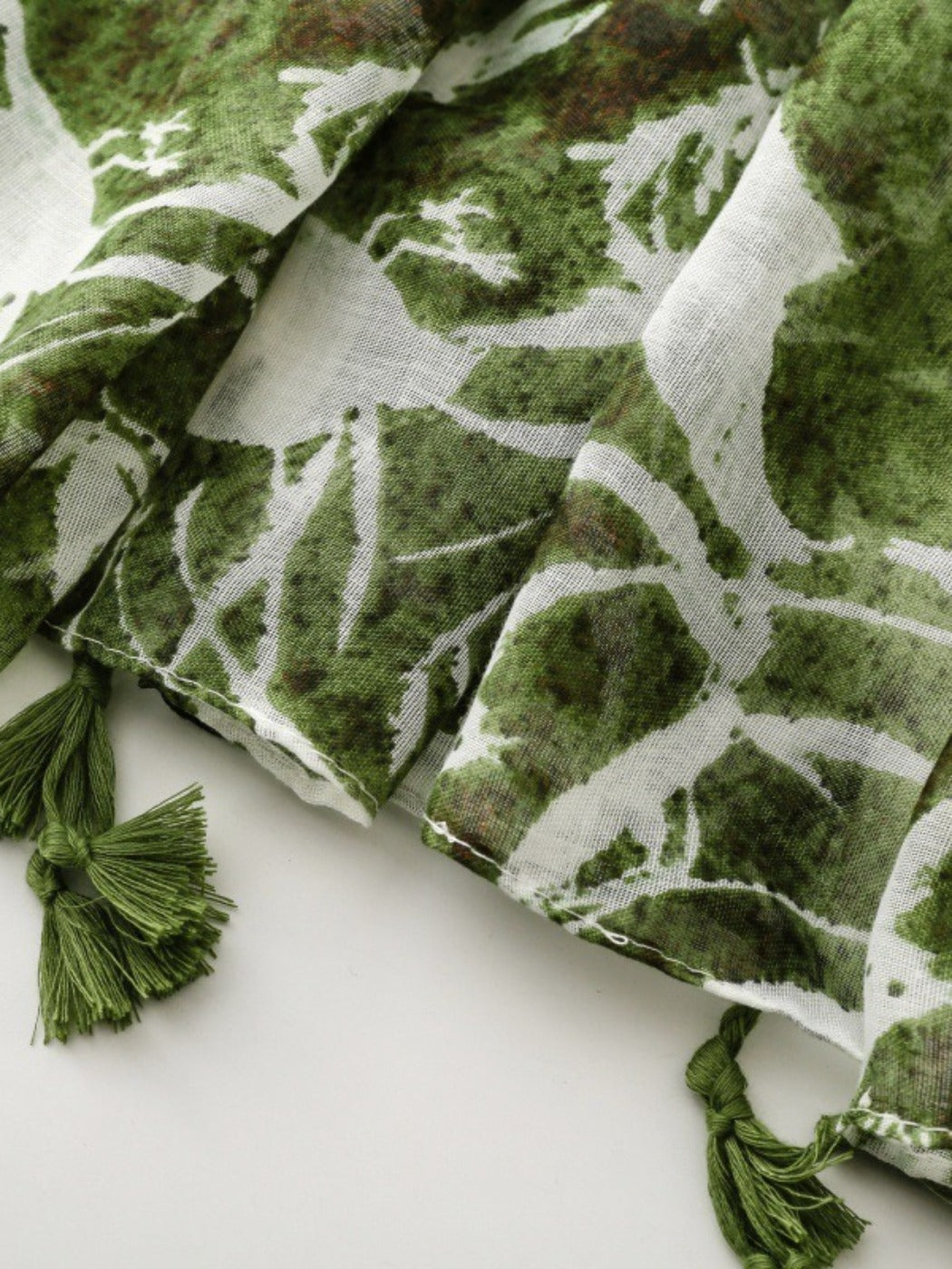 Scarvii - Vintage Floral Print Scarf - Soft & Fresh