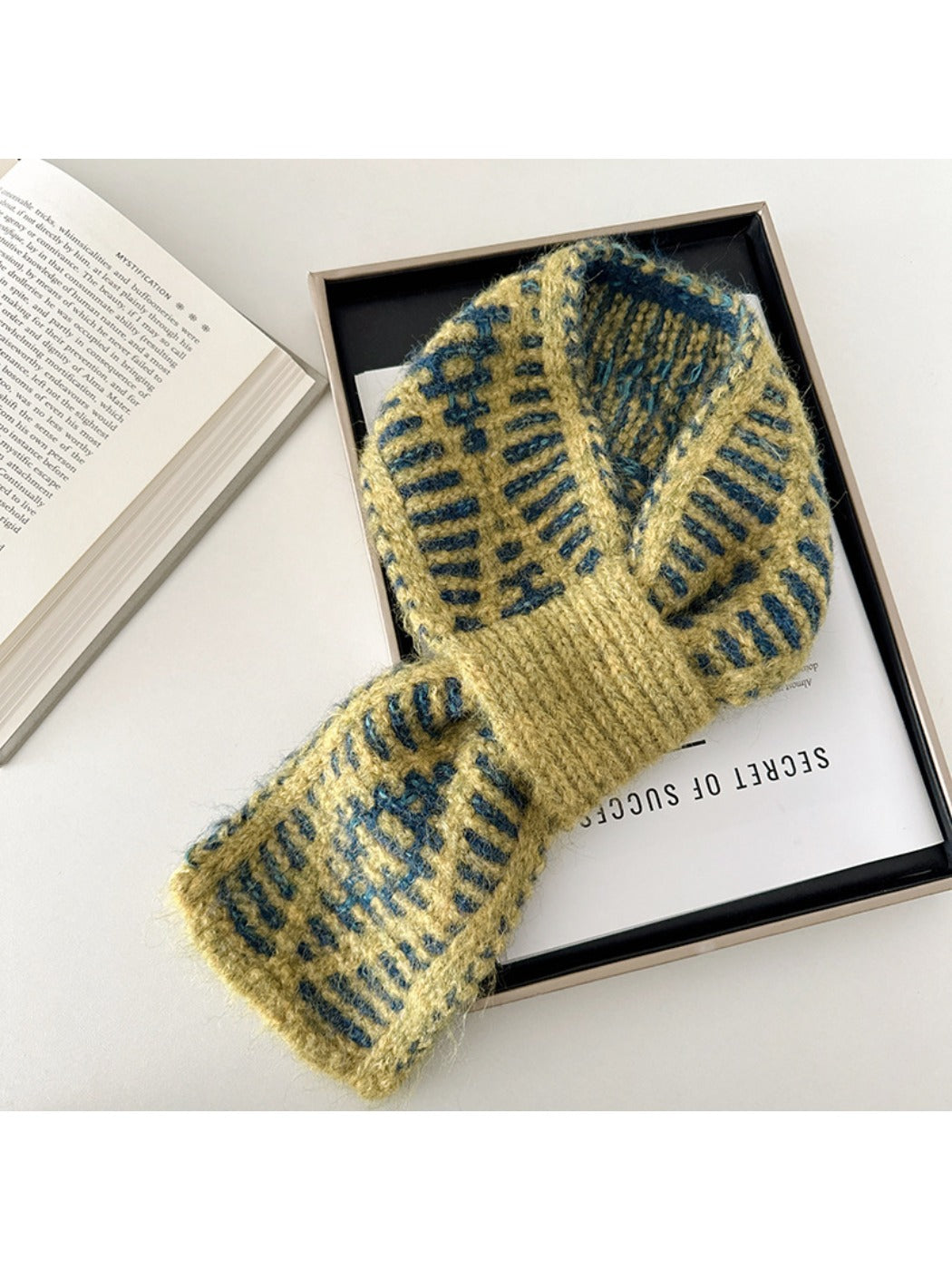 Scarvii - Two-Tone Knitted Scarf with Slip-Through Design