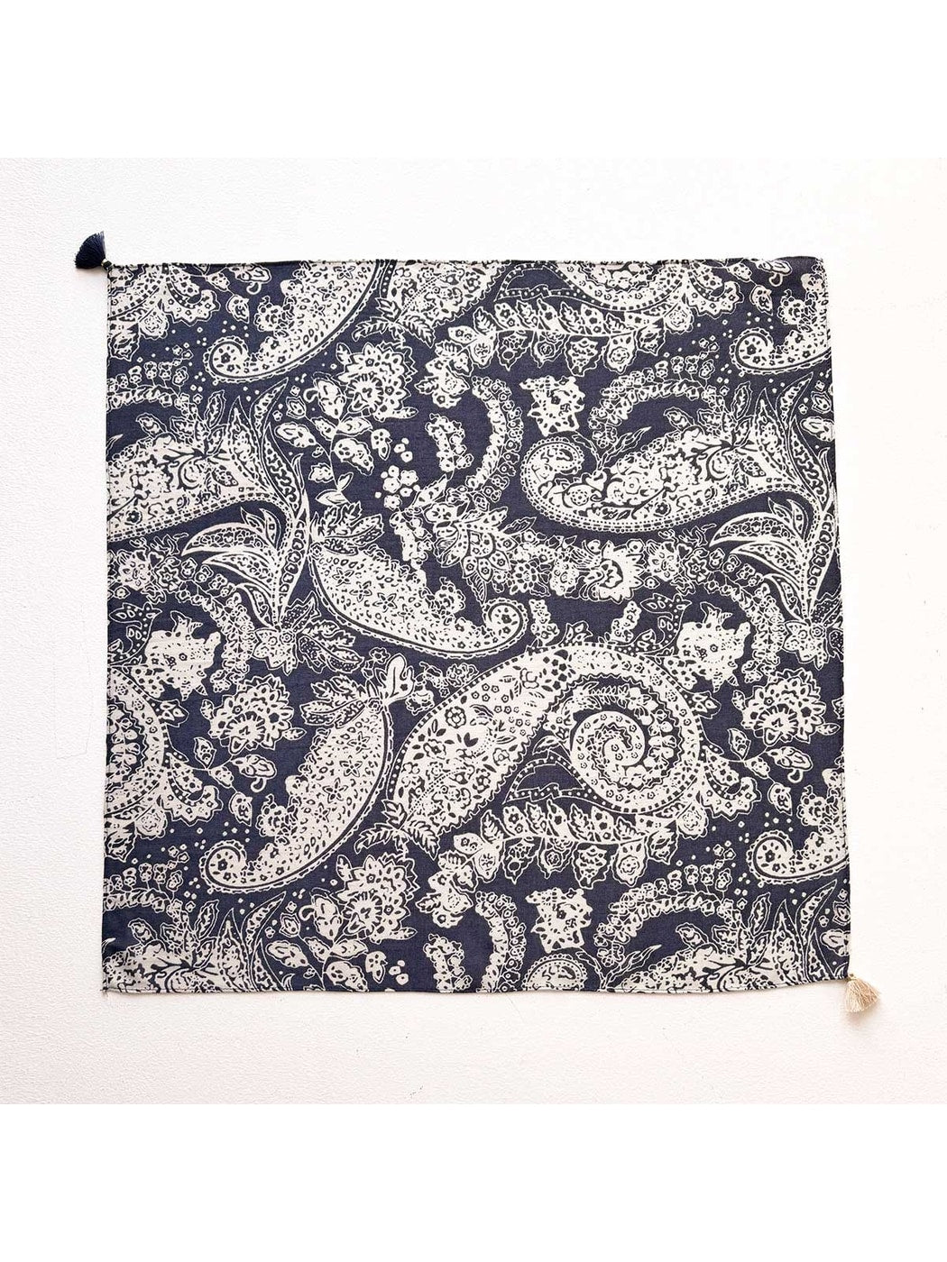 Scarvii - Tassel Corner Paisley Pattern Square Scarf
