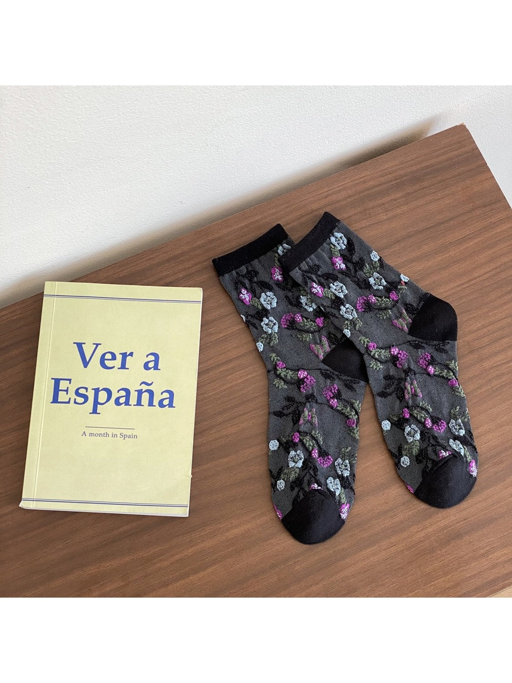 Rufia - Retro Flower Pattern Women's Crew Socks