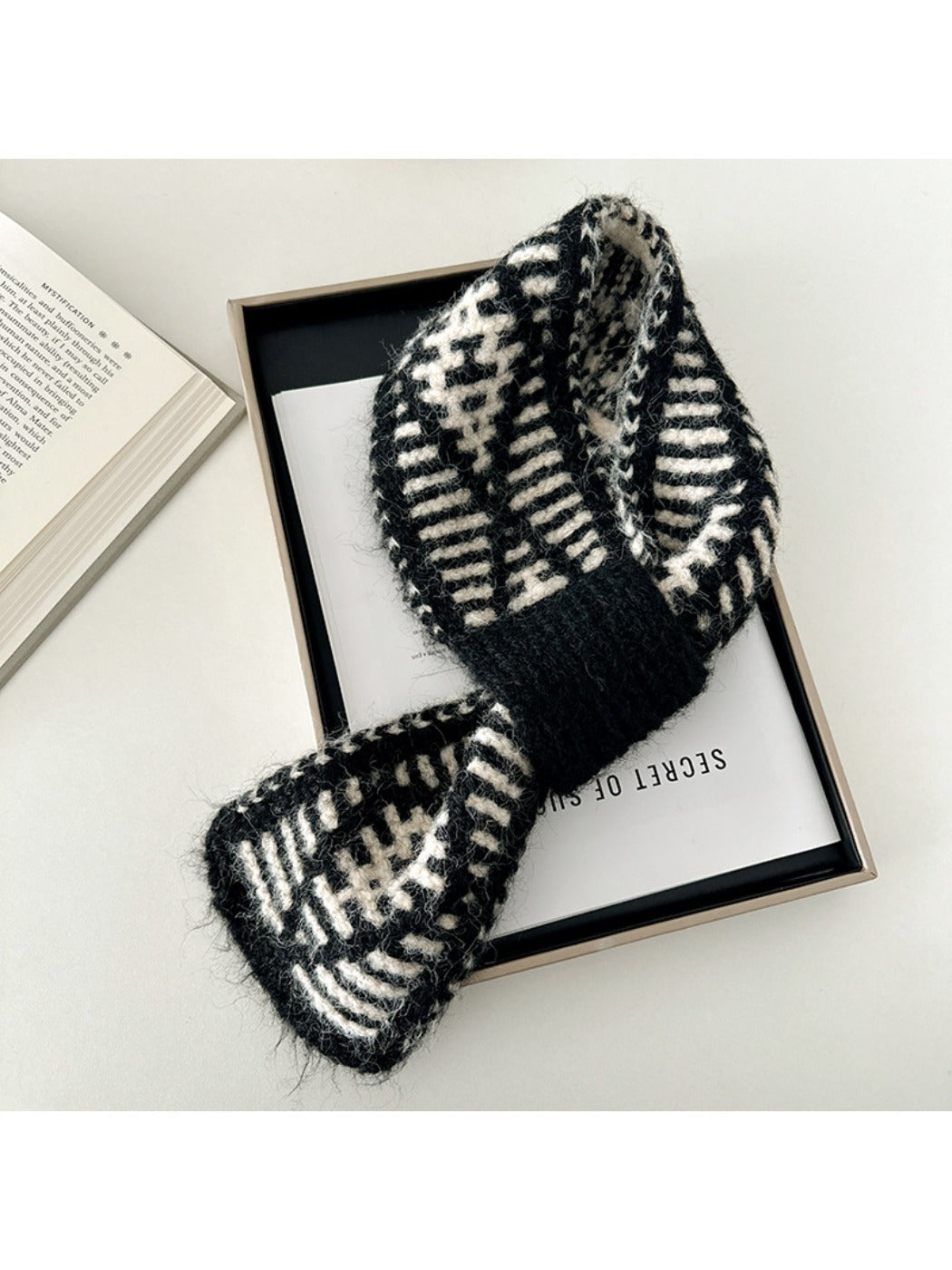Scarvii - Two-Tone Knitted Scarf with Slip-Through Design