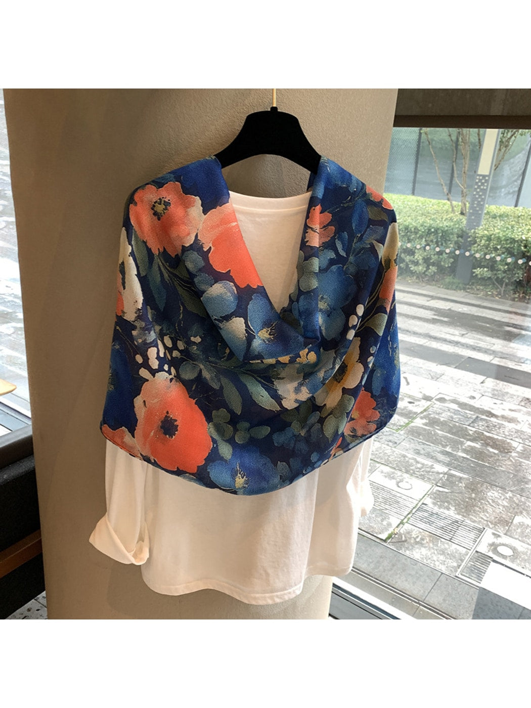 Scarvii - Watercolor Bloom Pattern Rectangular Scarf