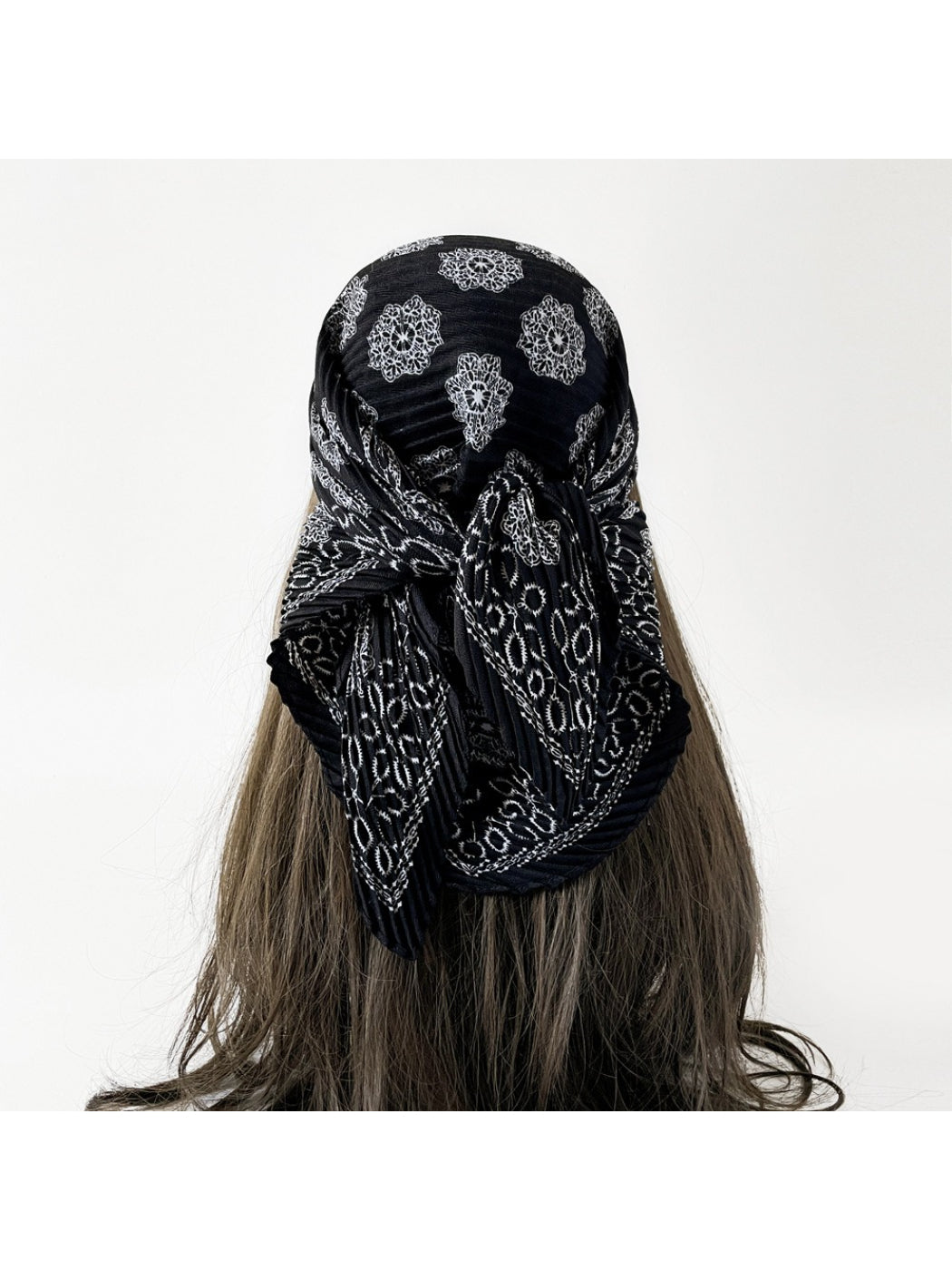 Scarvii - Modern Motif Pleated Scarf