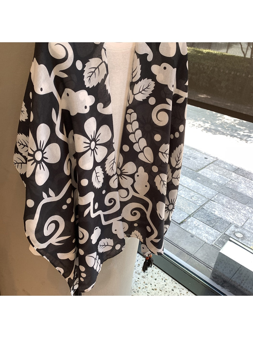 Scarvii - Classic Flower Patterned Scarf