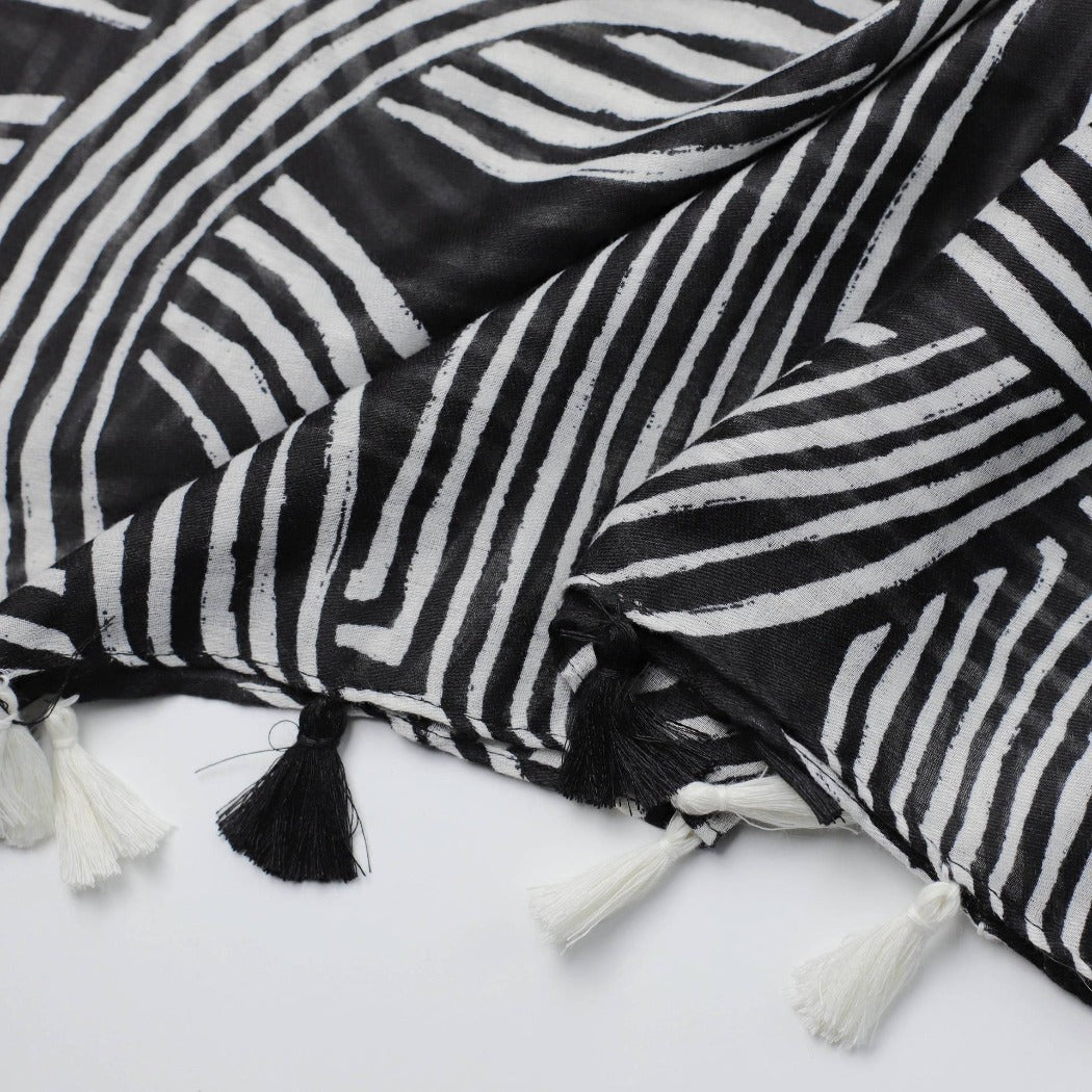 Scarvii - Striped Print Solid Scarf – Classic & Stylish