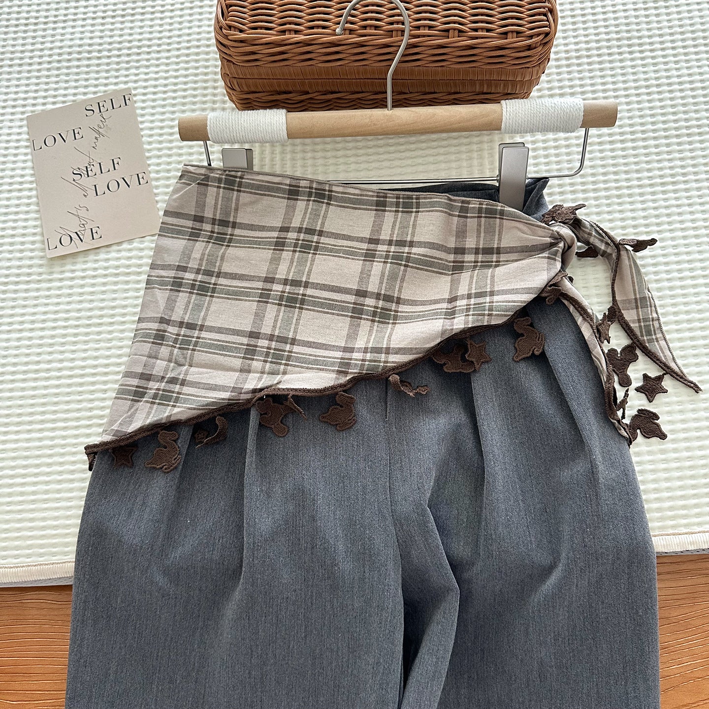 格子系列三角丝巾女挂坠叠穿外穿屁帘裤裙半身裙护颈围脖子薄围巾