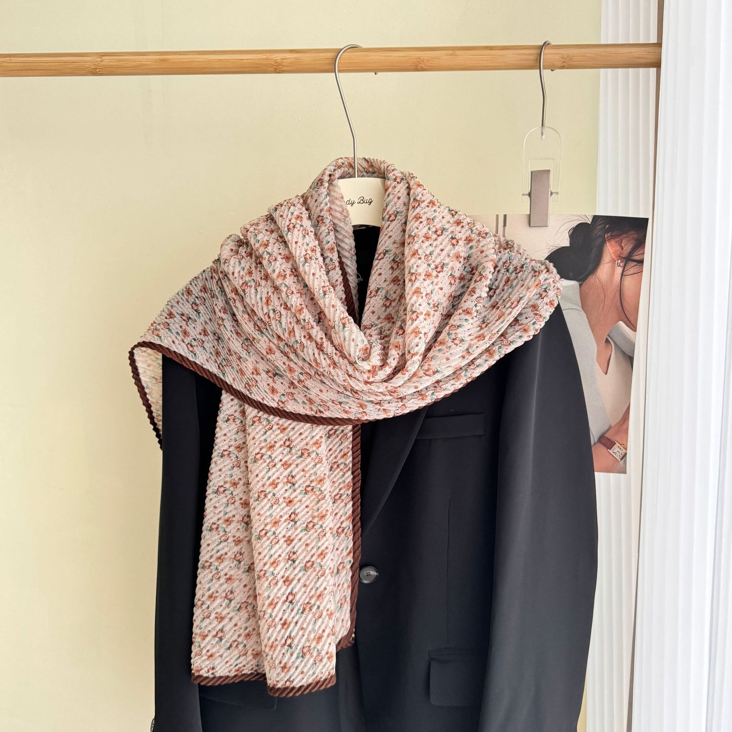 Scarvii - Floral Print Lightweight Scarf