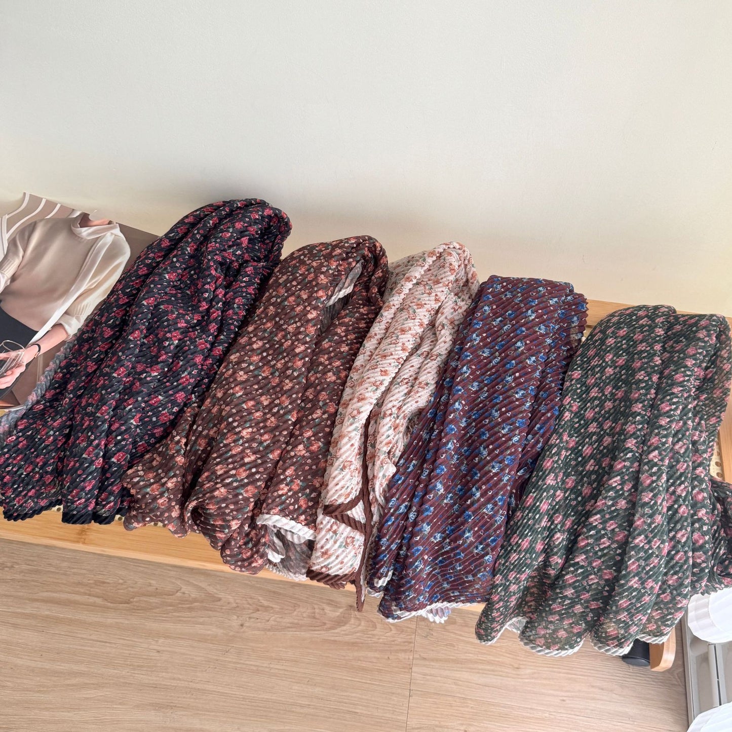 Scarvii - Floral Print Lightweight Scarf