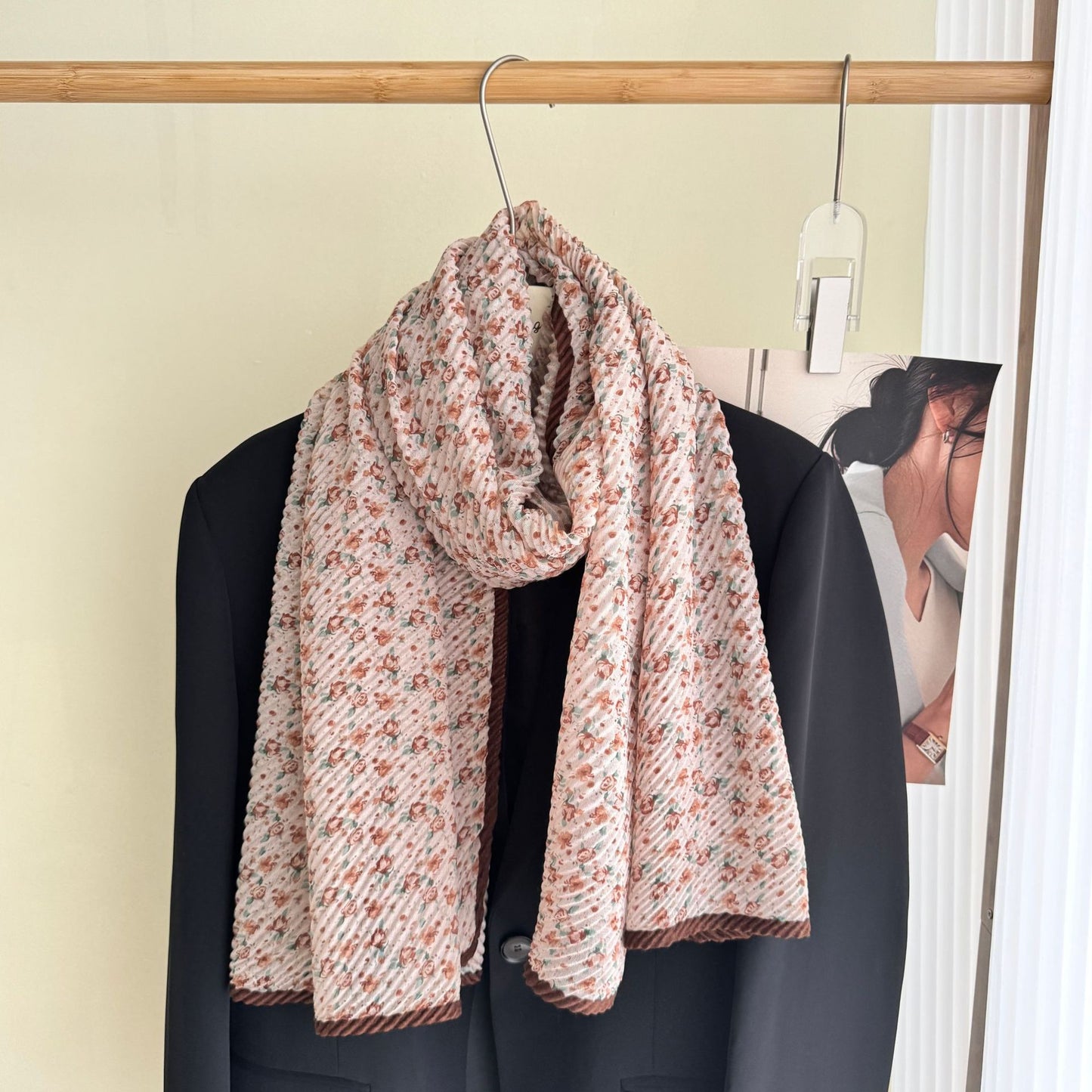 Scarvii - Floral Print Lightweight Scarf