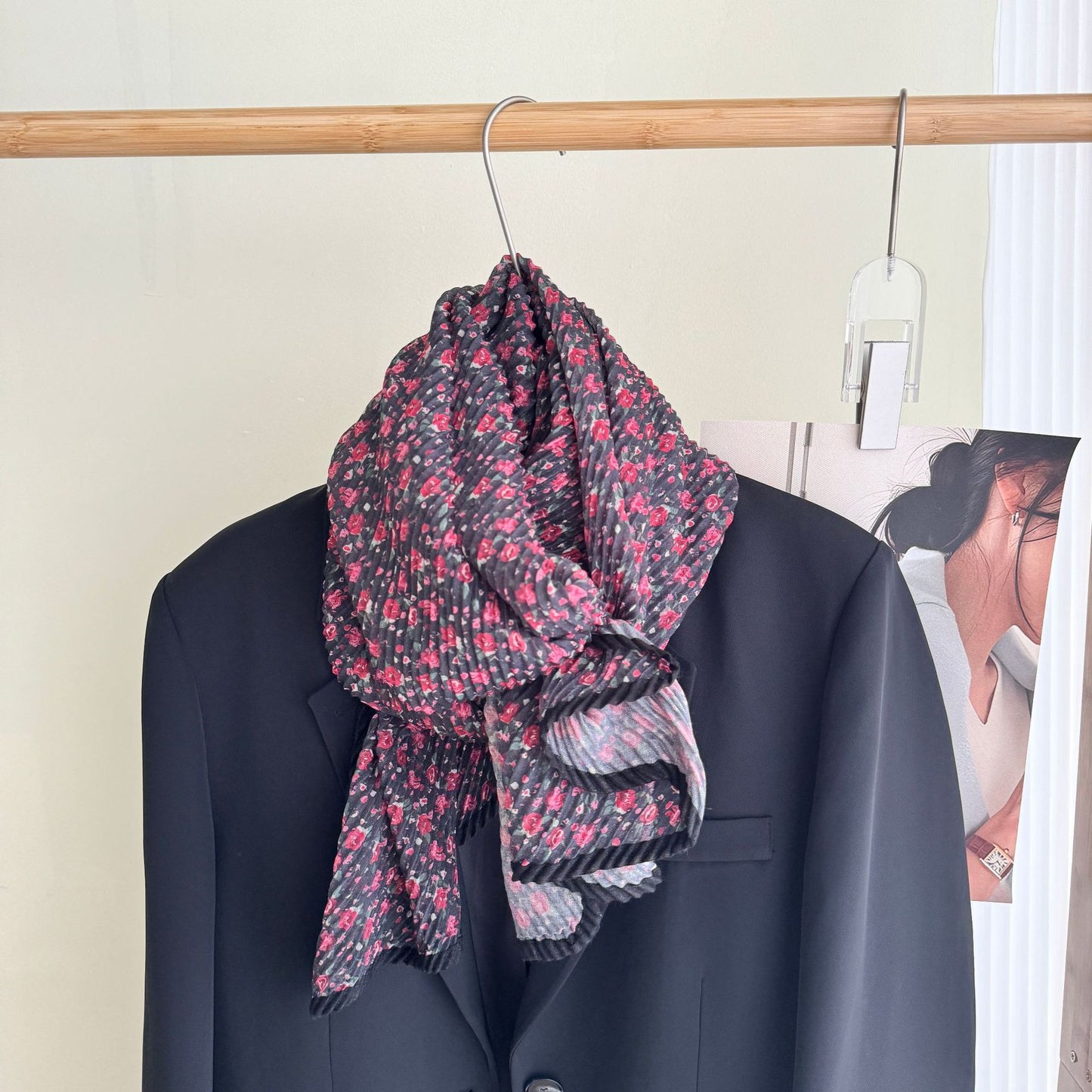 Scarvii - Floral Print Lightweight Scarf