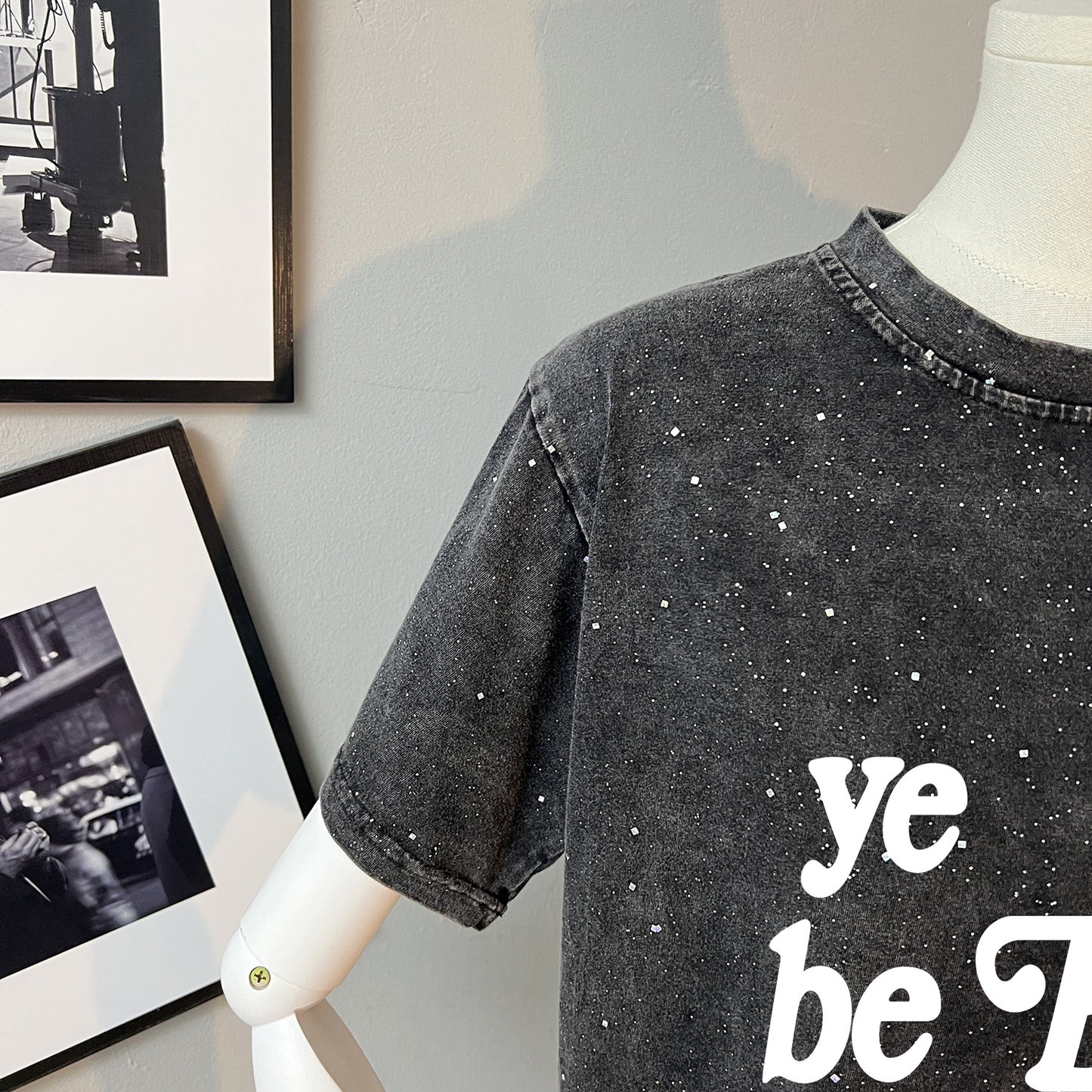 Teesher - Cropped Black Star & Letter Print T-Shirt