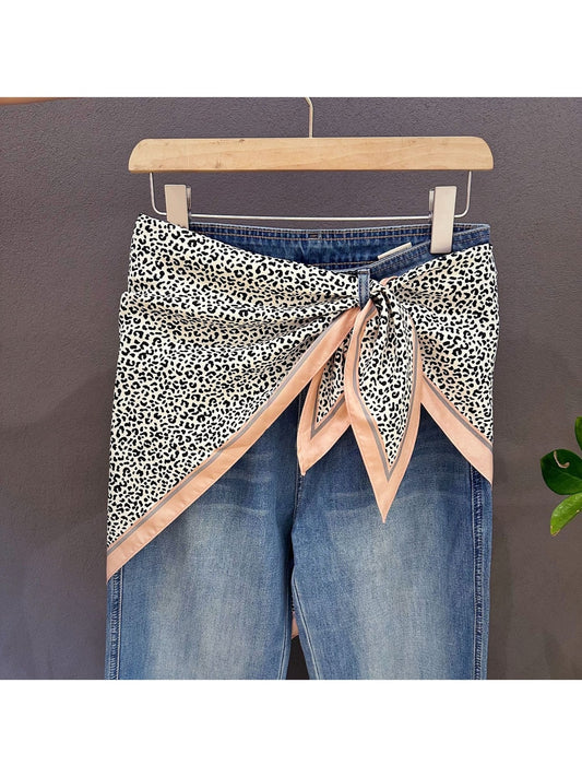 Scarvii - Leopard Print Contrast Border Triangle Bandana
