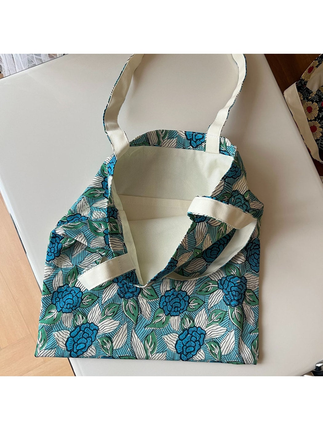 Cosbai - Retro Floral Print Open Top Tote Bag